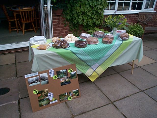 Open gardens, full table